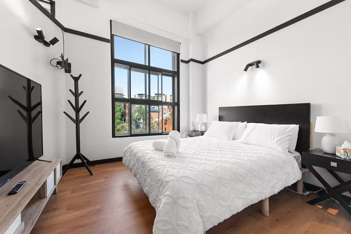 Spacious & Central Retro loft 9