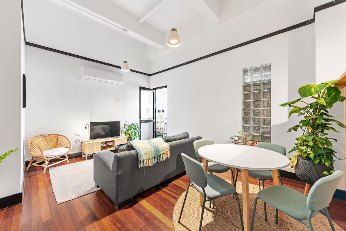 Stylish Art Deco Apartment 12