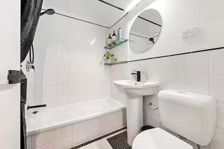 Stylish Art Deco Apartment 19