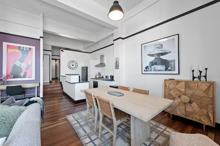 Stylish & Spacious Apartment 10