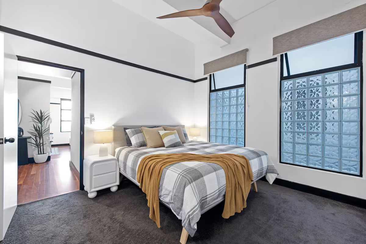 Stylish & Spacious Apartment 12