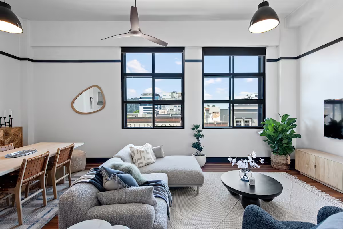 Stylish & Spacious Apartment 4
