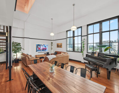 Huge 3-storey Luxe Penthouse in Fortitude Valley